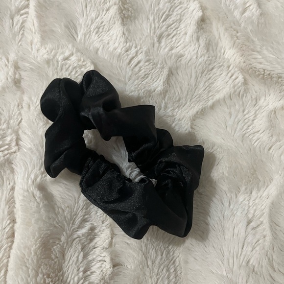 Heatless Hair Curler Set - Black Hair Accessory Set - Picture 2 of 4